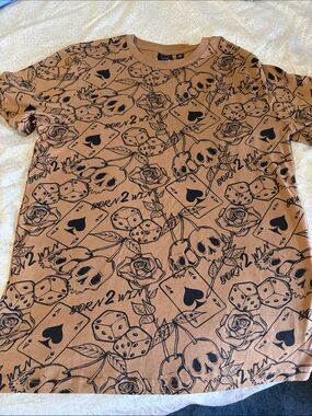 WXYZ Branded Crew Neck Tee in Tan and Black goth gambling skull